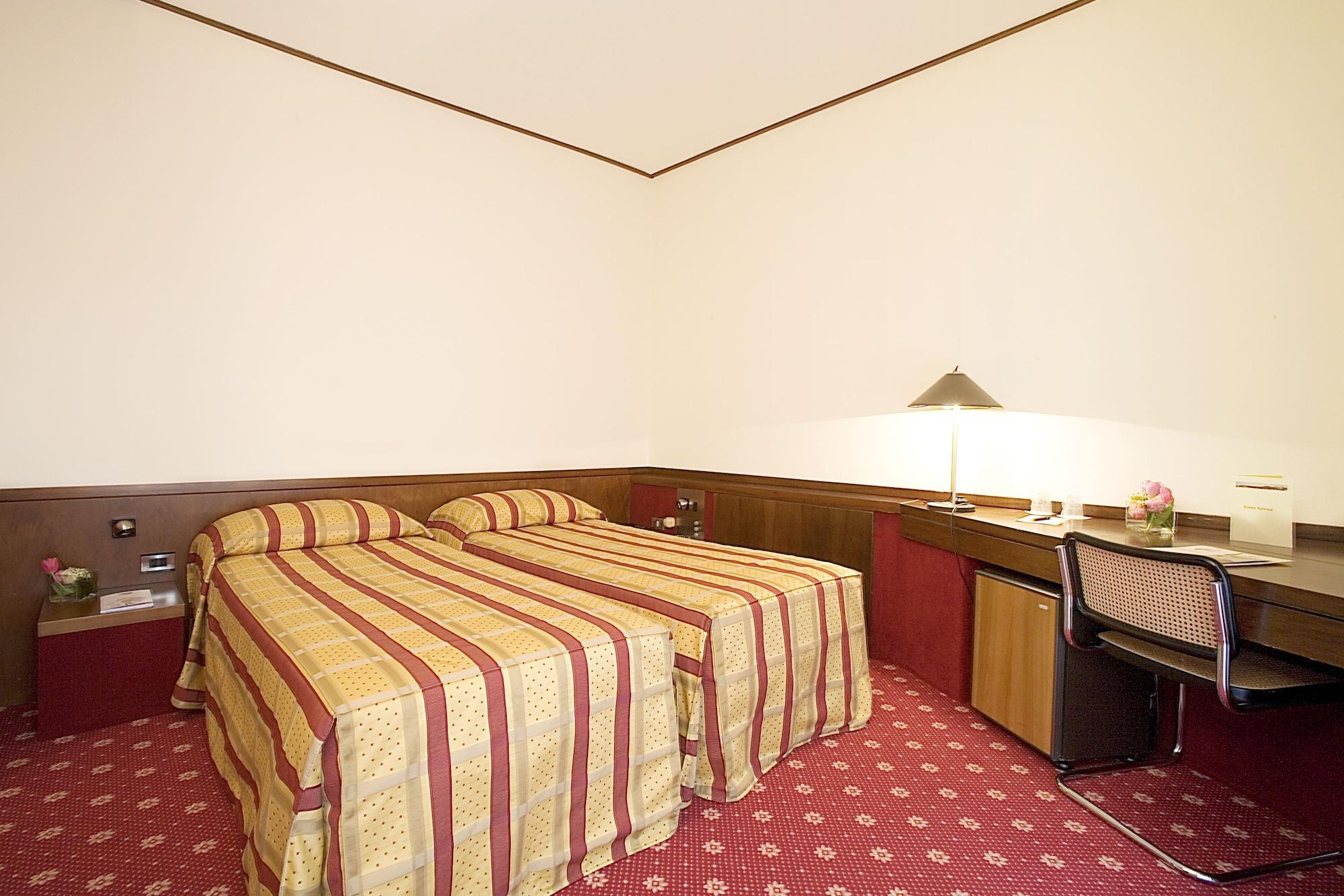Hotel Excelsior San Marco Bergamo Bagian luar foto