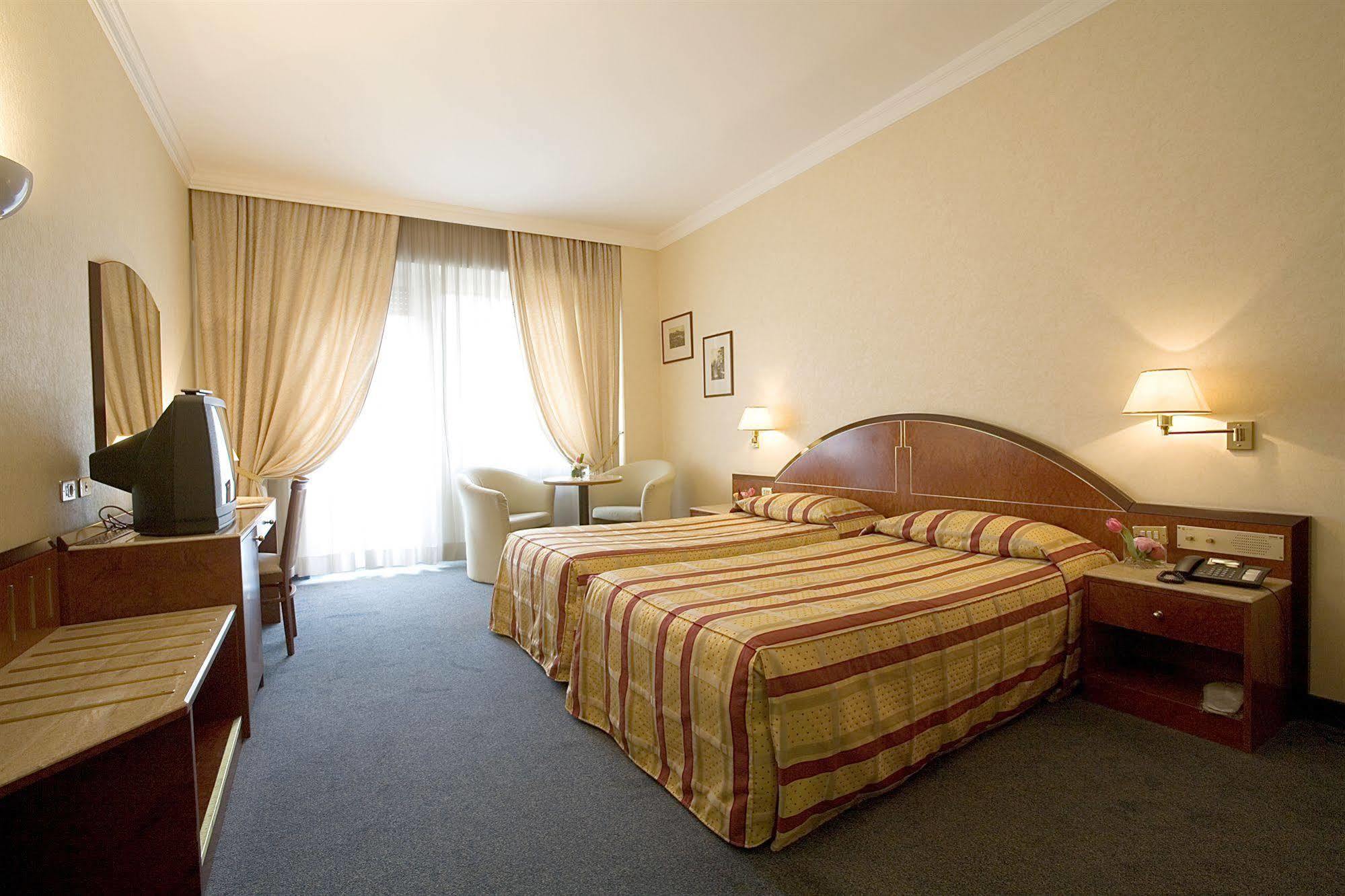 Hotel Excelsior San Marco Bergamo Bagian luar foto